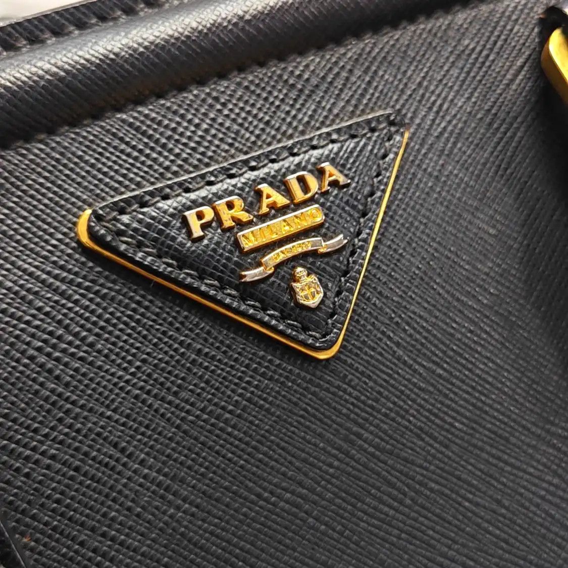 Prada PRADA Galleria black cowhide leather logo cross pattern handbag gold hardware Size ONE SIZE - 11 Thumbnail