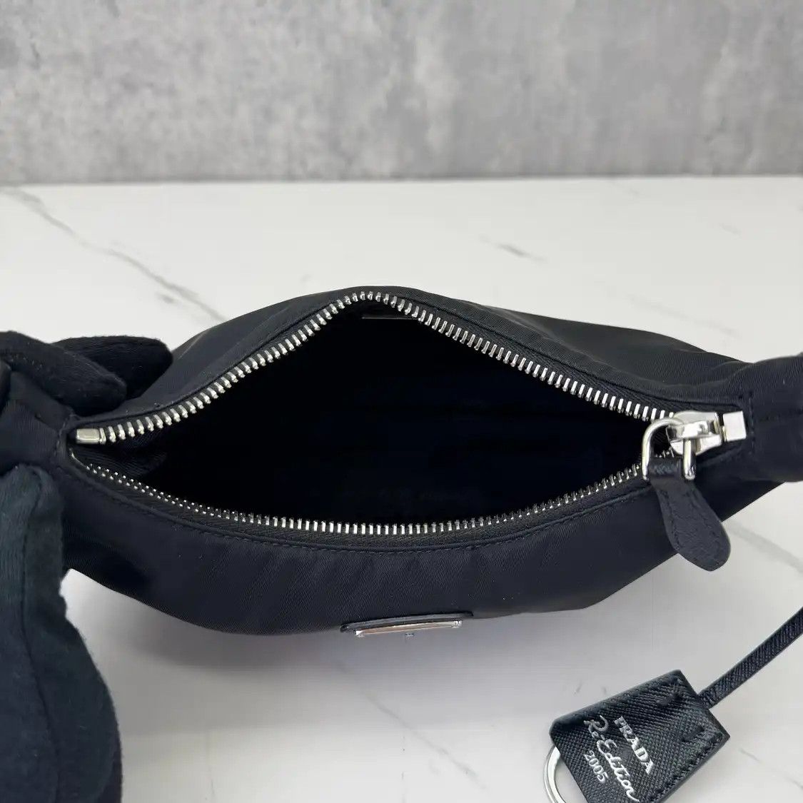 Prada PRADA Re-Edition 2005 black nylon logo crossbody bag Size ONE SIZE - 9 Thumbnail