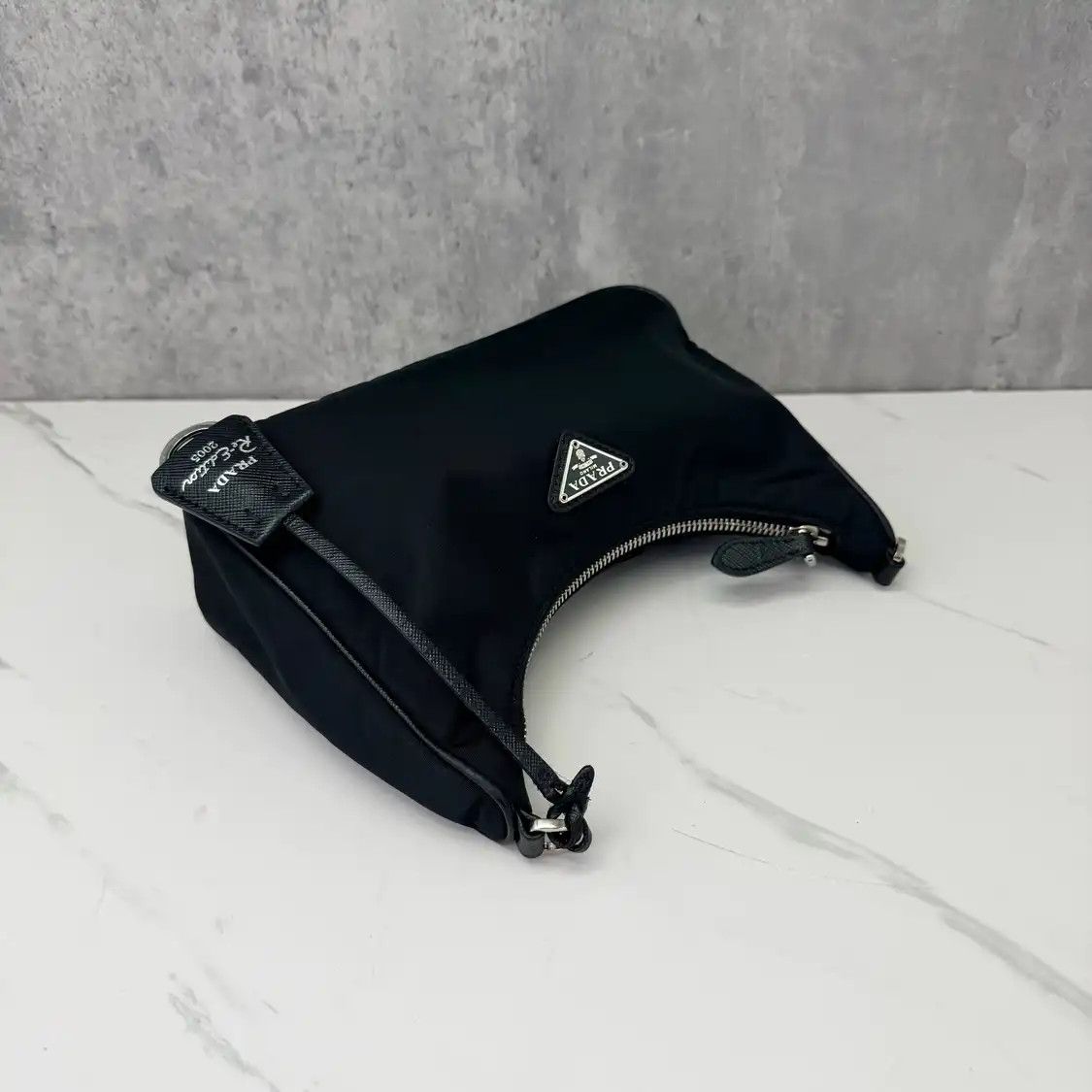 Prada PRADA Re-Edition 2005 black nylon logo crossbody bag Size ONE SIZE - 5 Thumbnail