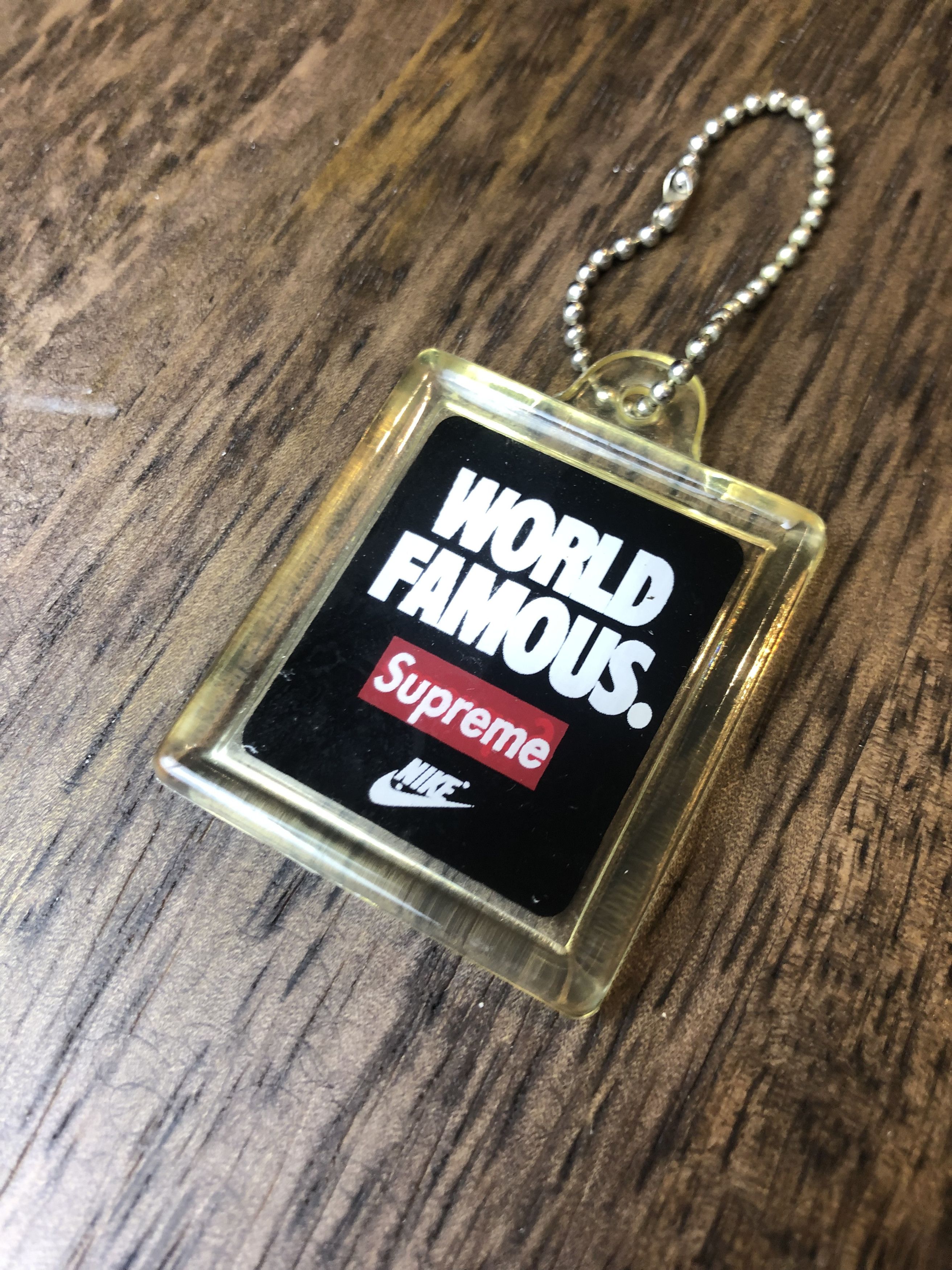 NIKE DUNK SB SUPREME BOX LOGO WORLD high quality FAMOUS HANG TAG KEYCHAIN