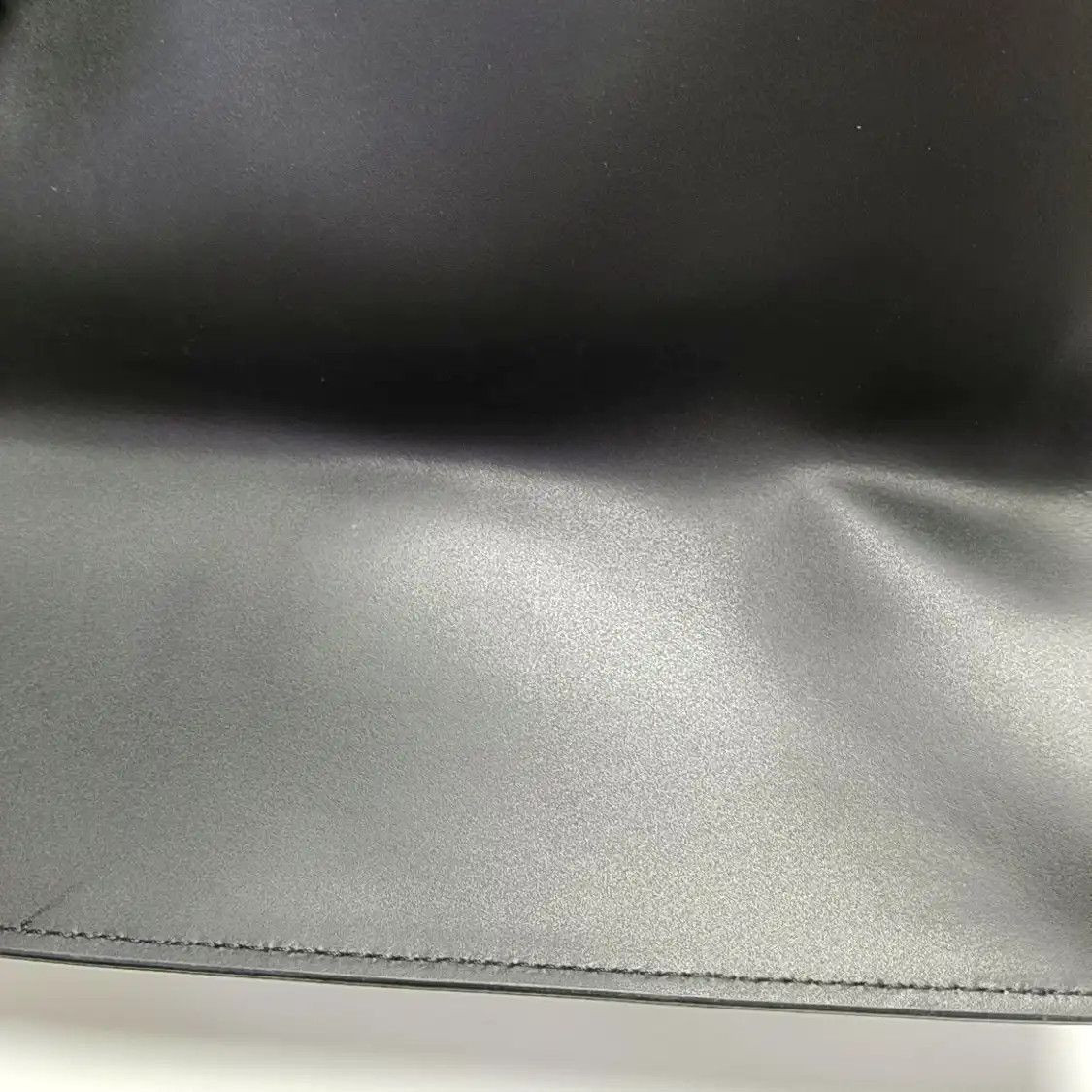 Valentino VALENTINO Vlogo Signatur black cowhide leather handbag silver hardware Size ONE SIZE - 10 Thumbnail