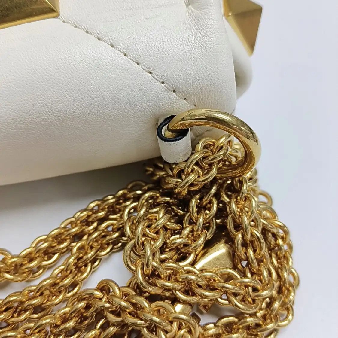 Valentino VALENTINO Roman Stud Small white sheepskin stud quilted crossbody bag gold hardw Size ONE SIZE - 21 Thumbnail
