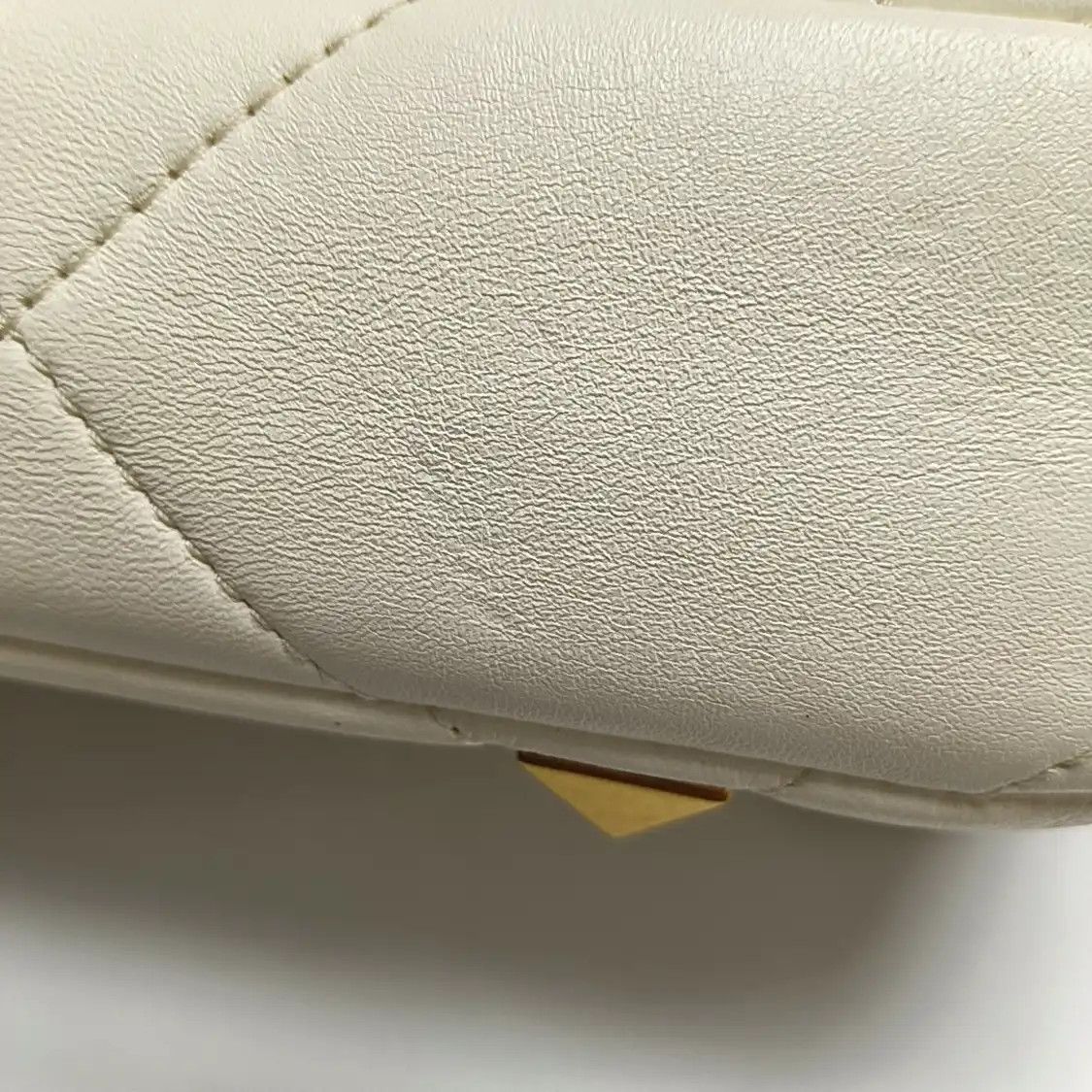 Valentino VALENTINO Roman Stud Small white sheepskin stud quilted crossbody bag gold hardw Size ONE SIZE - 20 Thumbnail