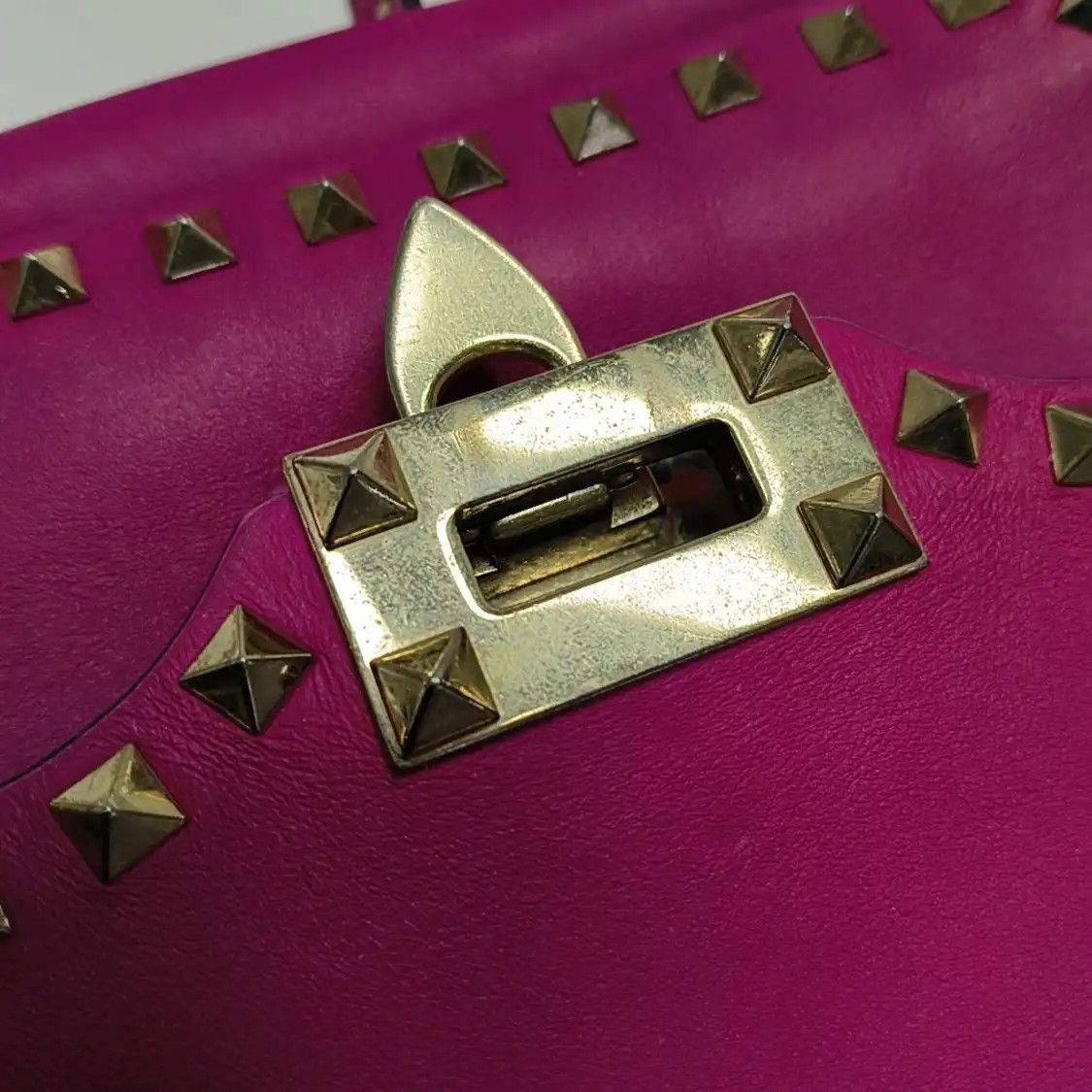 Valentino VALENTINO Rockstud rose redcowhide leather stud shoulder bag gold hardware detac Size ONE SIZE - 11 Thumbnail
