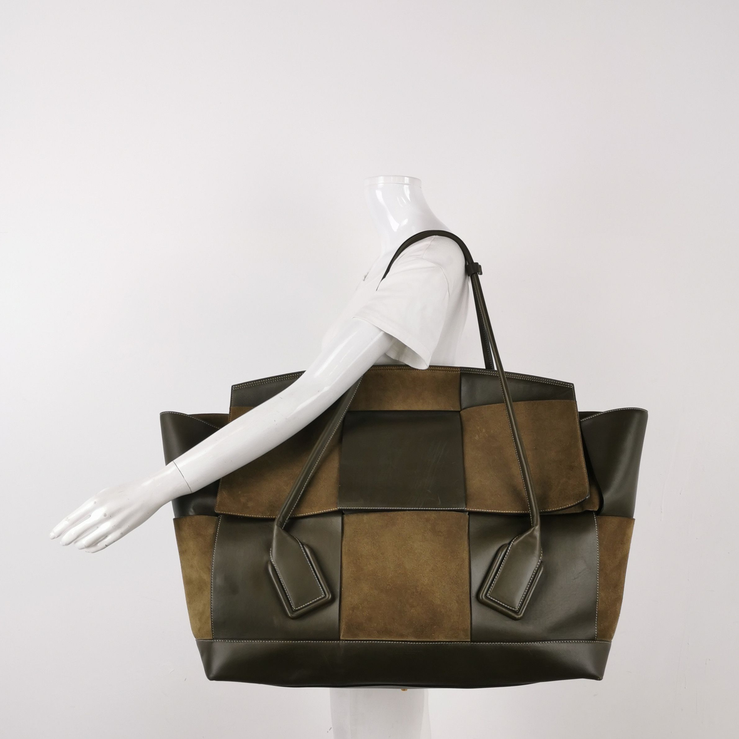 Bottega Veneta Bottega Veneta Arco Intrecciato Suede Leather Tote Bag Size ONE SIZE - 2 Thumbnail