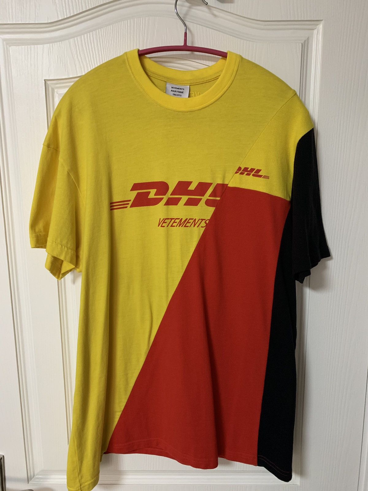 Vetements best sale dhl tee