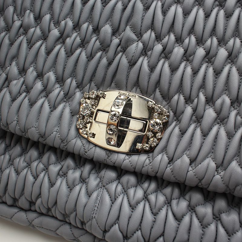 Miu Miu Gray Matelassé Big Clutch Bag Size ONE SIZE - 6 Thumbnail