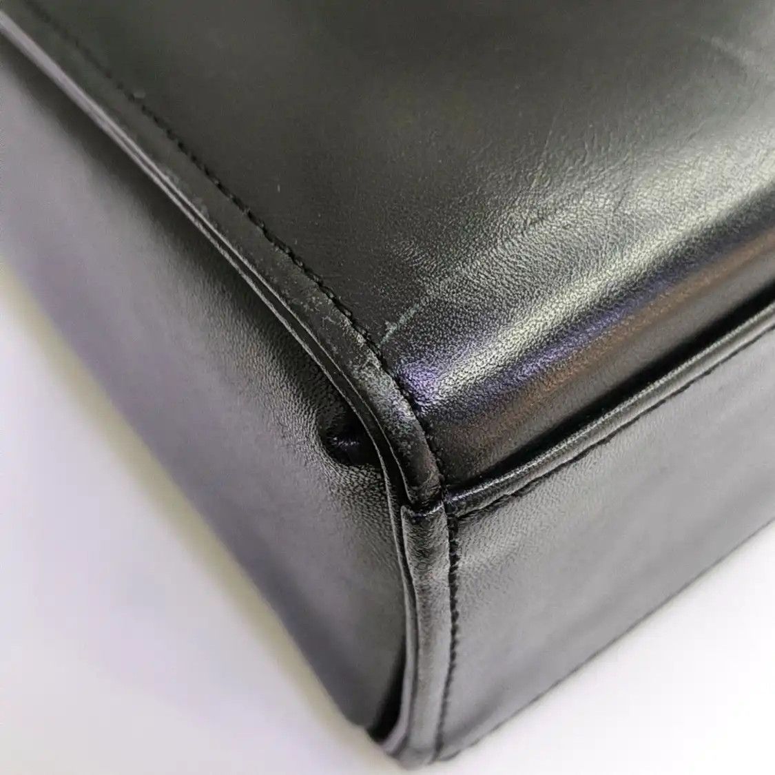 Givenchy GIVENCHY box bag black cowhide leather shoulder bag handbag crossbody gold hardw Size ONE SIZE - 18 Thumbnail