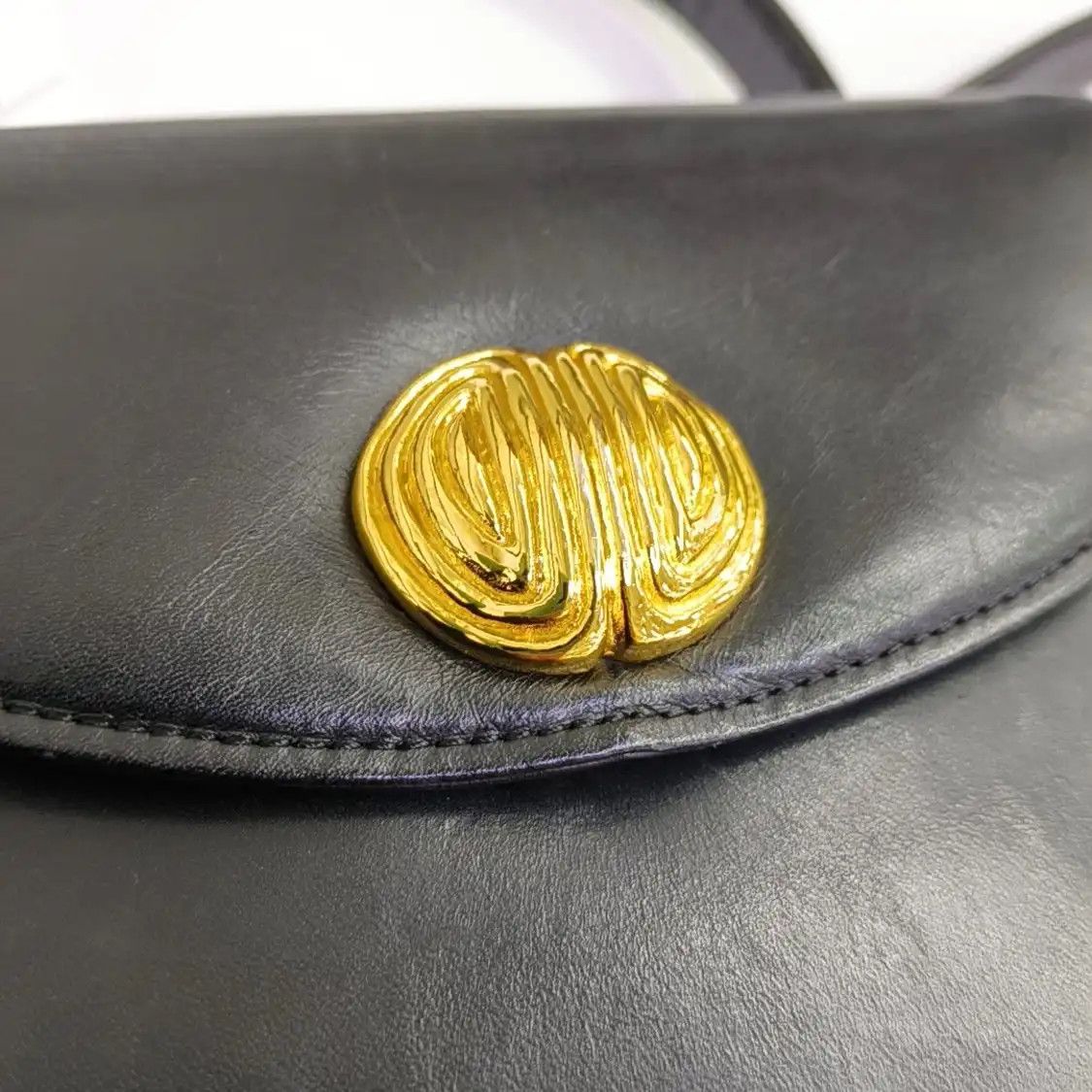 Givenchy GIVENCHY box bag black cowhide leather shoulder bag handbag crossbody gold hardw Size ONE SIZE - 12 Thumbnail
