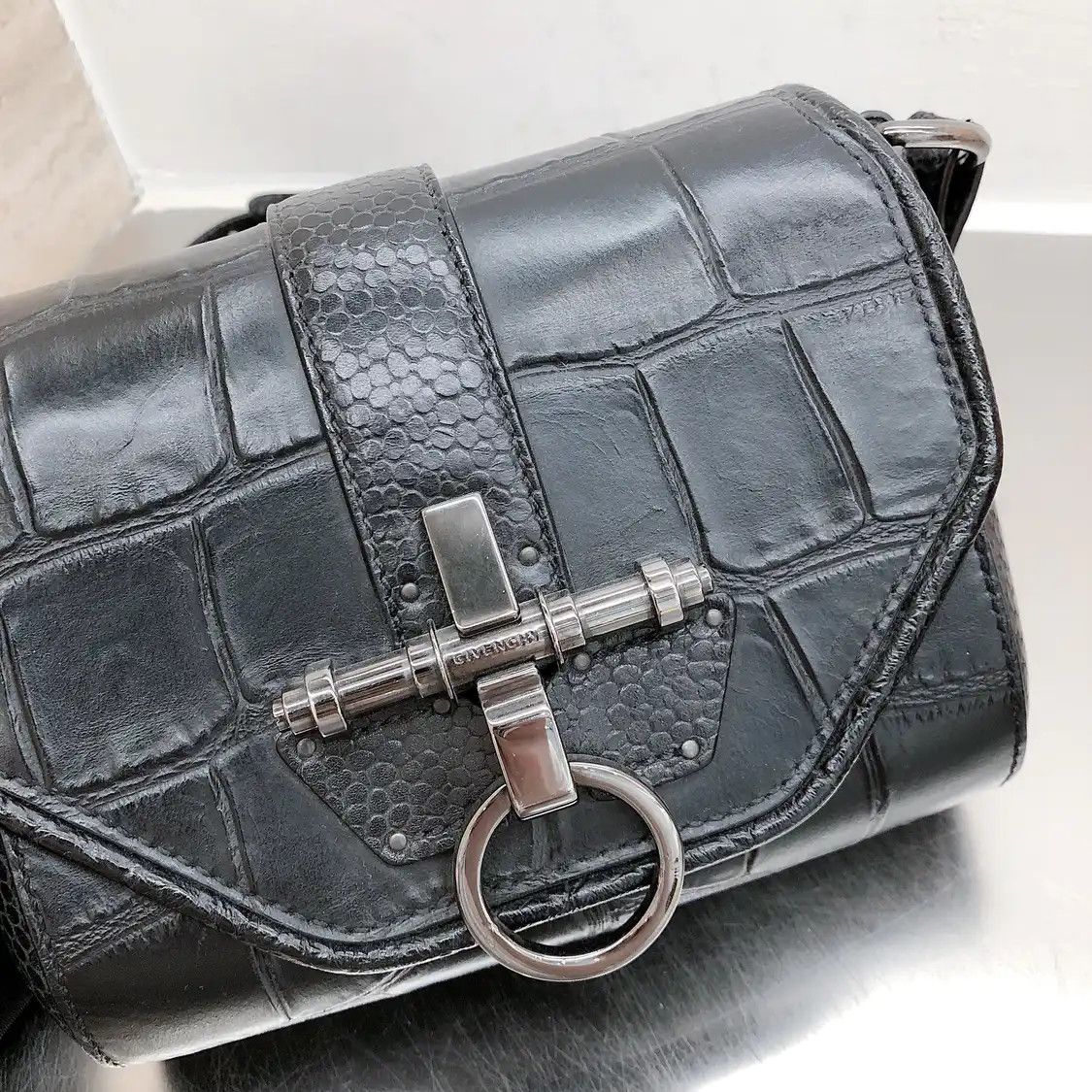 Givenchy GIVENCHY black cowhide leather crocodile crossbody bag Size ONE SIZE - 10 Thumbnail