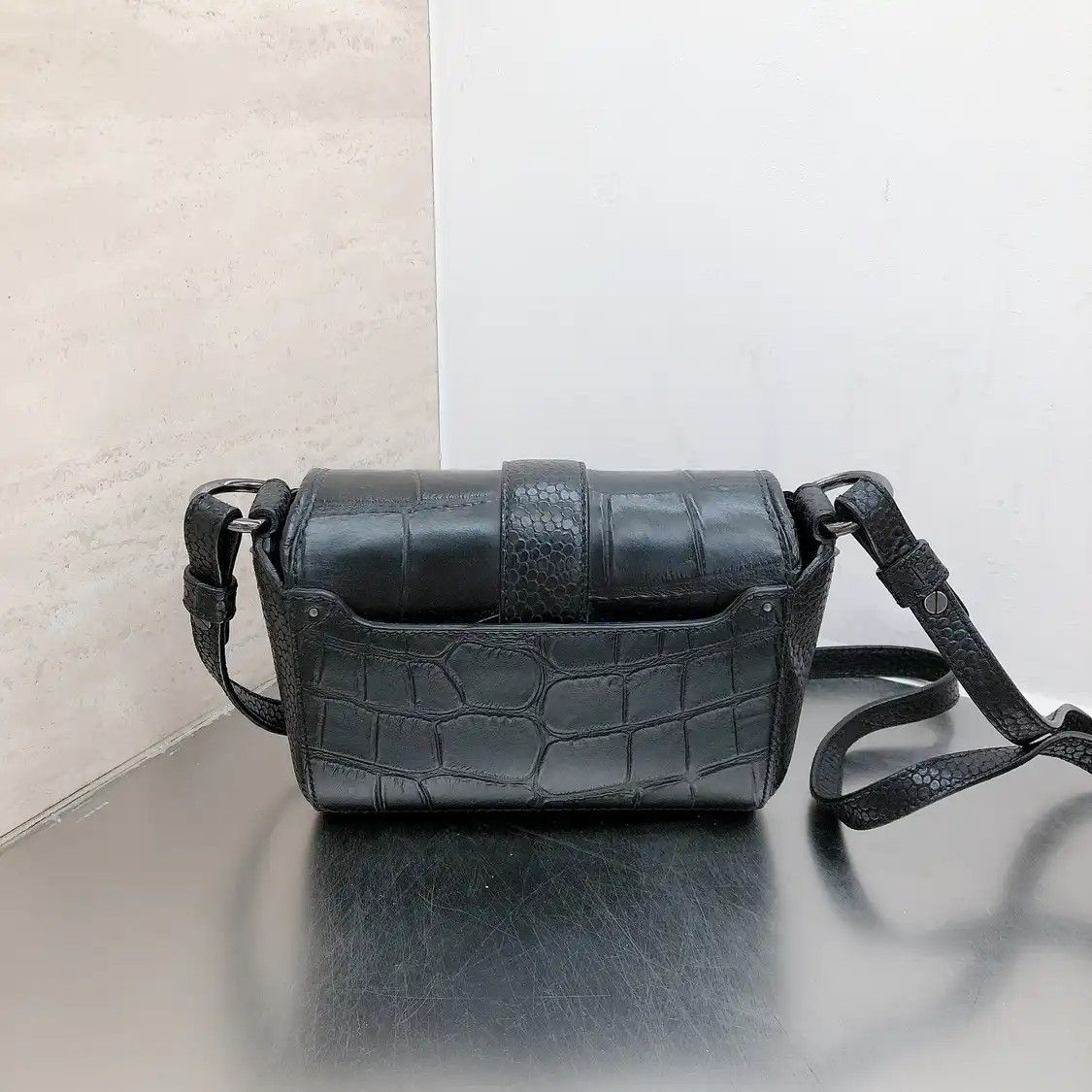 Givenchy GIVENCHY black cowhide leather crocodile crossbody bag Size ONE SIZE - 2 Thumbnail