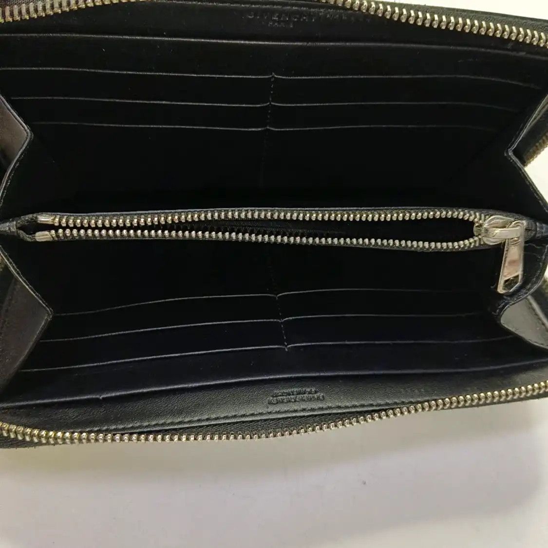 Givenchy GIVENCHY black cowhide leather print wallet silver hardware Size ONE SIZE - 7 Thumbnail