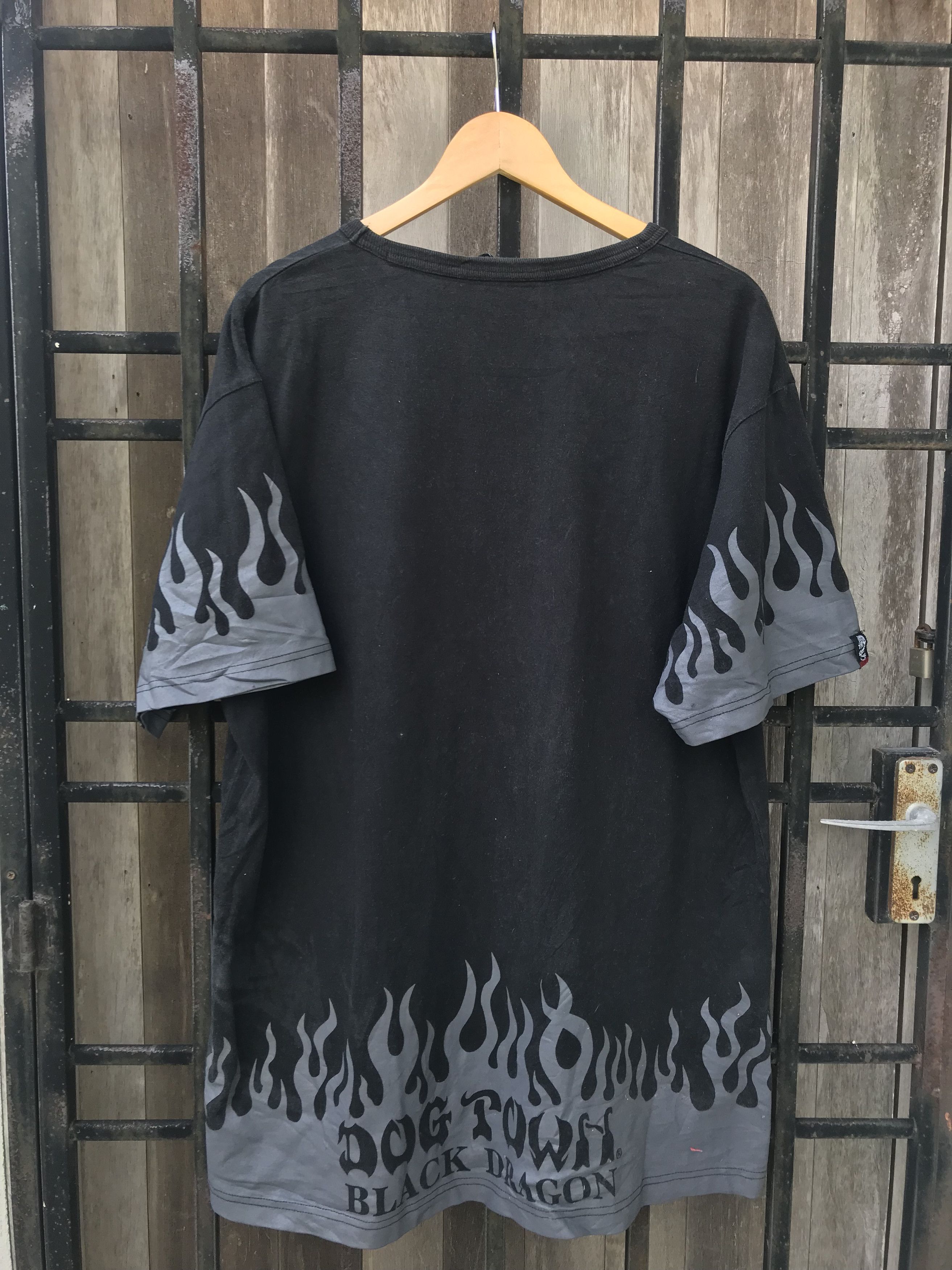 トップス DOG TOWN flame dragon design tee DOG TOWN flame dragon design tee
