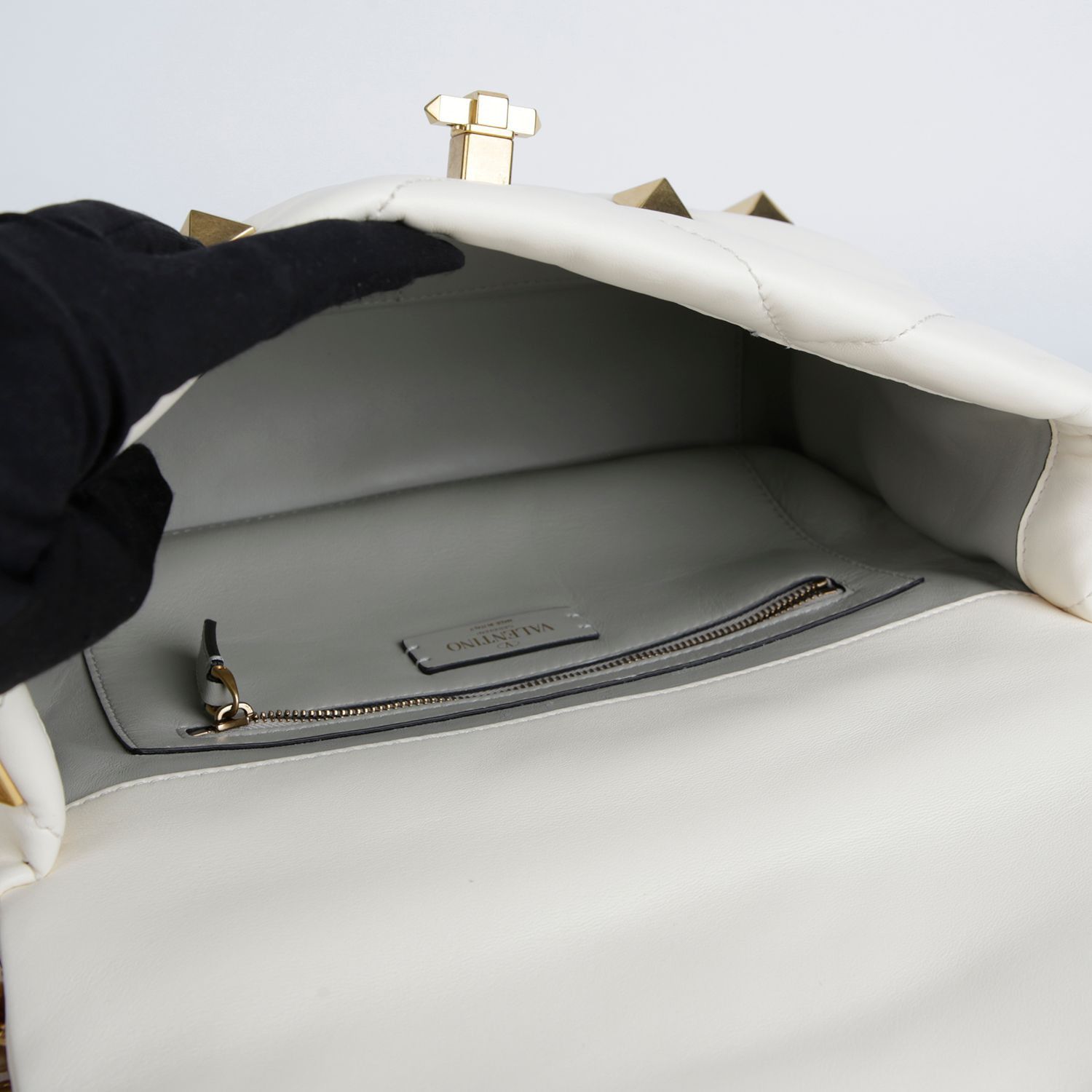 Valentino Refurbished White Leather Roman Stud Tote and Shoulder Bag Size ONE SIZE - 12 Thumbnail