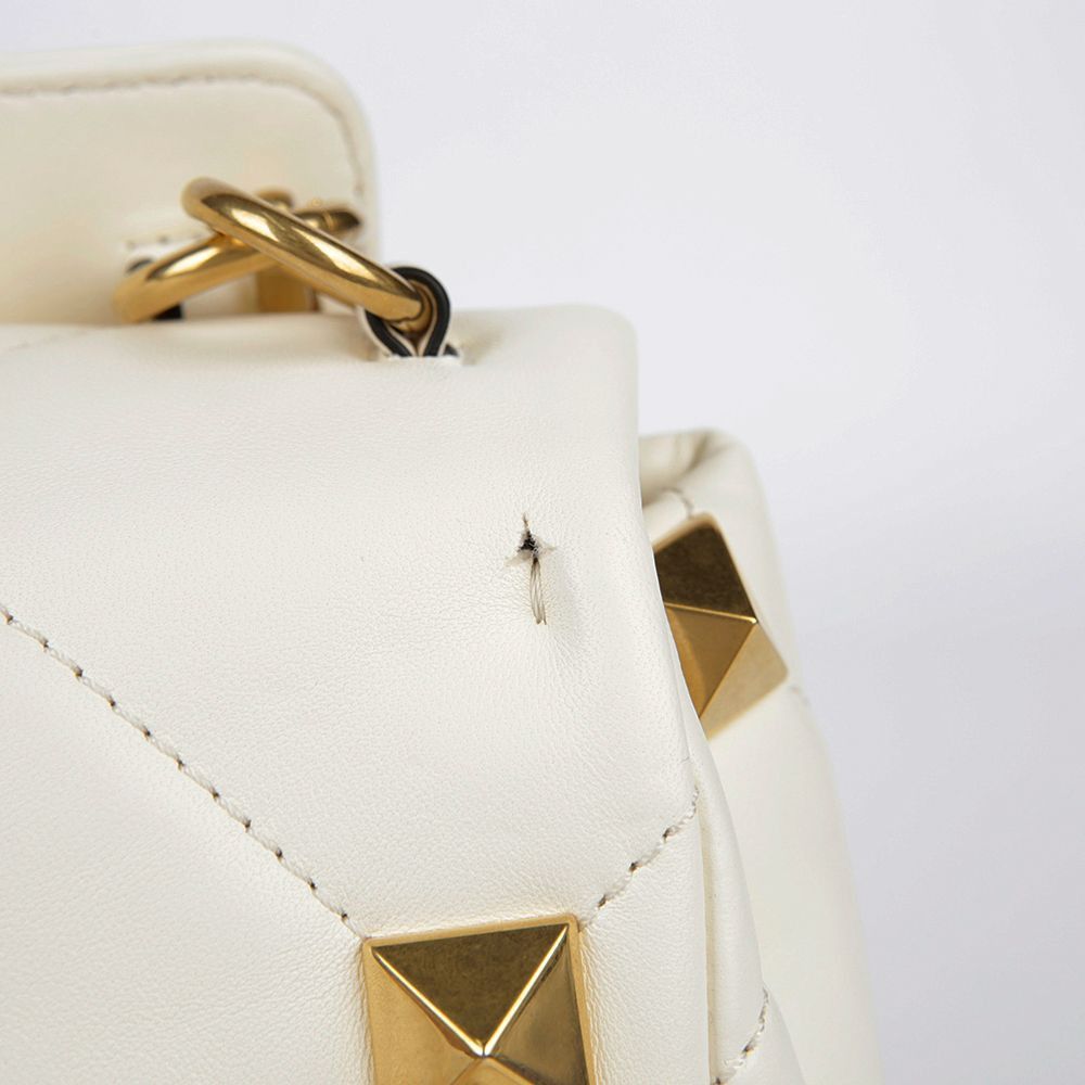 Valentino Refurbished White Leather Roman Stud Tote and Shoulder Bag Size ONE SIZE - 6 Thumbnail