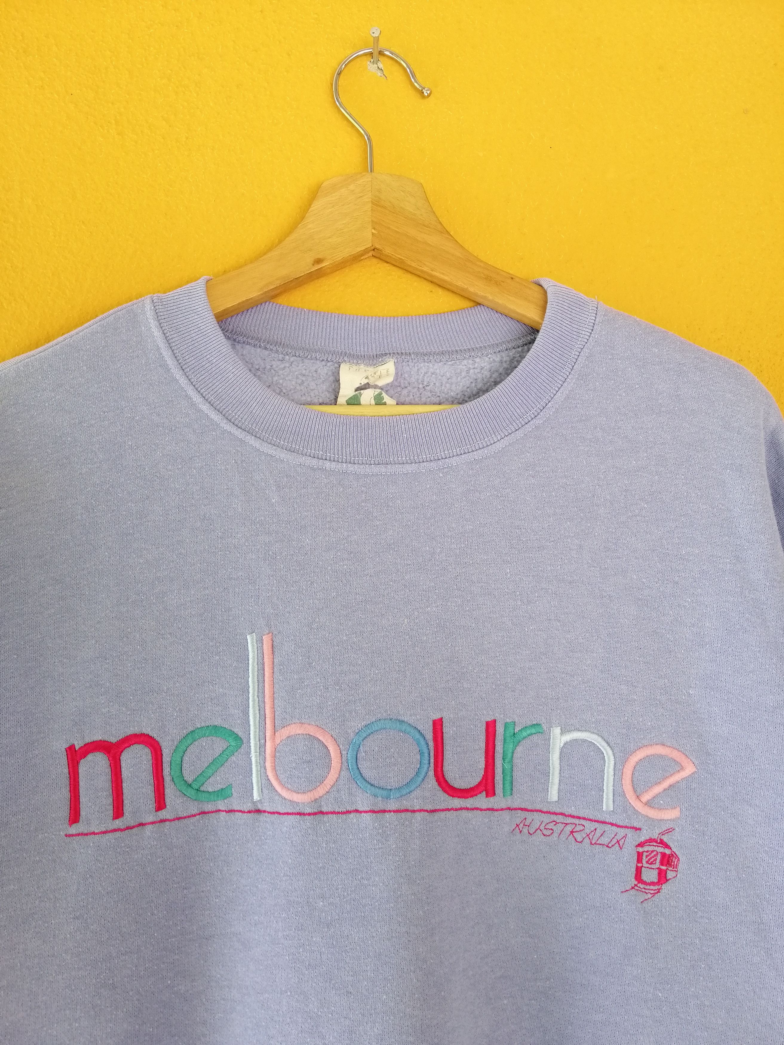 Vintage 90s Melbourne Australia Multicolour Logo Sweatshirt B13 Size US L / EU 52-54 / 3 - 6 Thumbnail