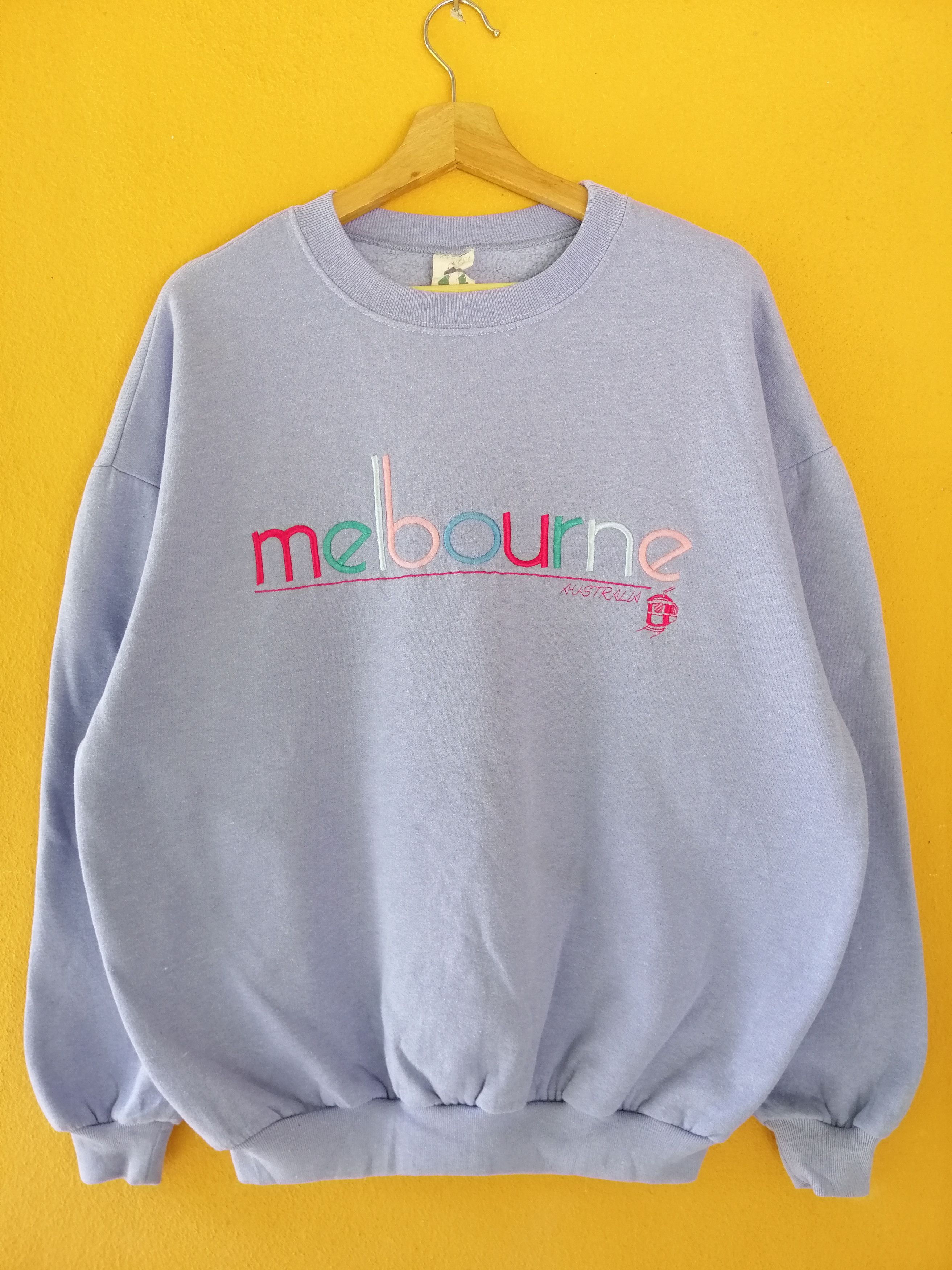 Vintage 90s Melbourne Australia Multicolour Logo Sweatshirt B13 Size US L / EU 52-54 / 3 - 1 Thumbnail