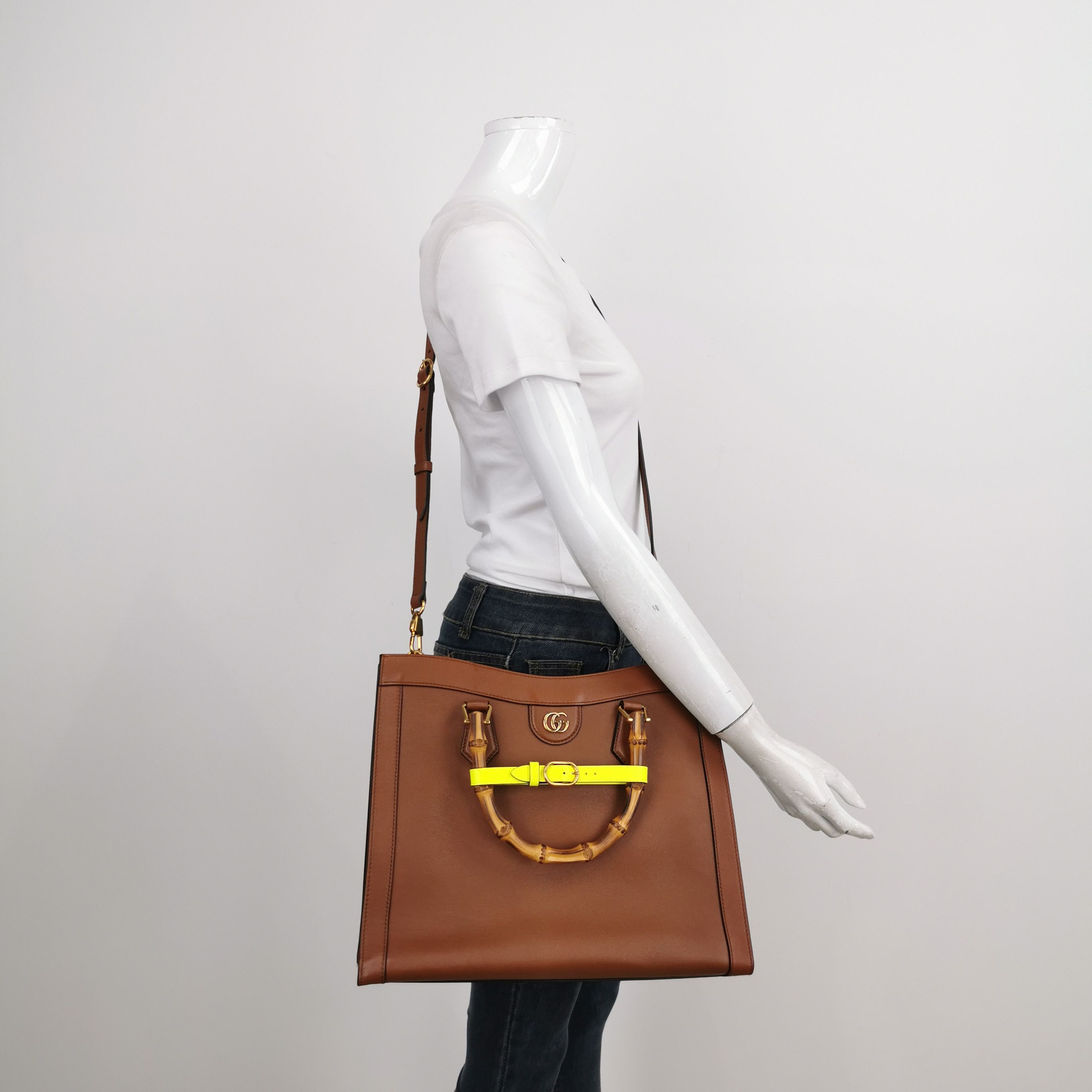 Gucci Gucci Diana Medium Leather Bamboo Handle Bag Size ONE SIZE Size ONE SIZE - 2 Thumbnail