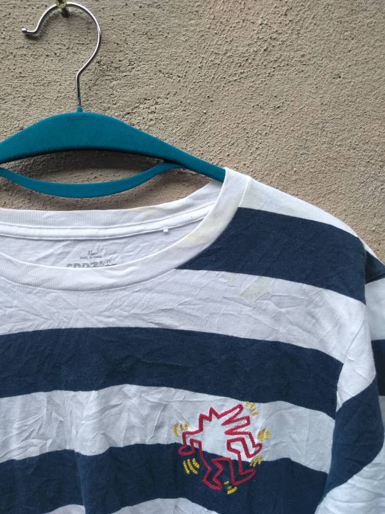 Keith Haring Uniqlo X Keith Haring MOMA Logo Shirt Size US XL / EU 56 / 4 - 7 Thumbnail