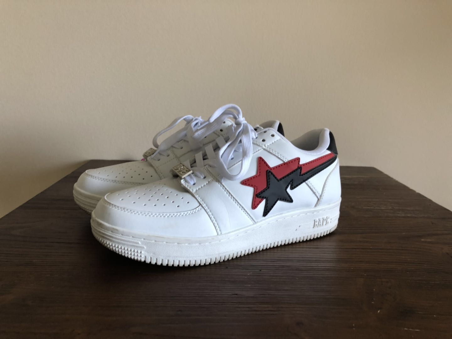 A bathing ape bapesta store low double star white