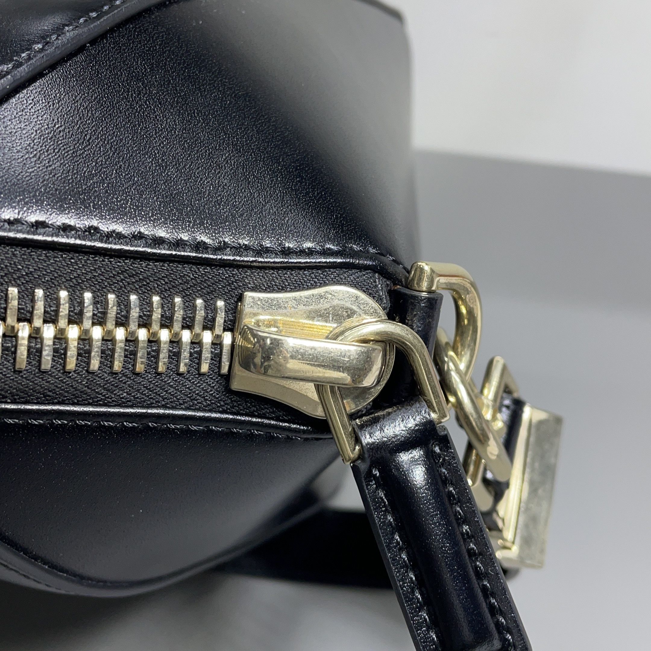 Givenchy Givenchy Antigona Black Leather Handbag Size ONE SIZE - 8 Thumbnail
