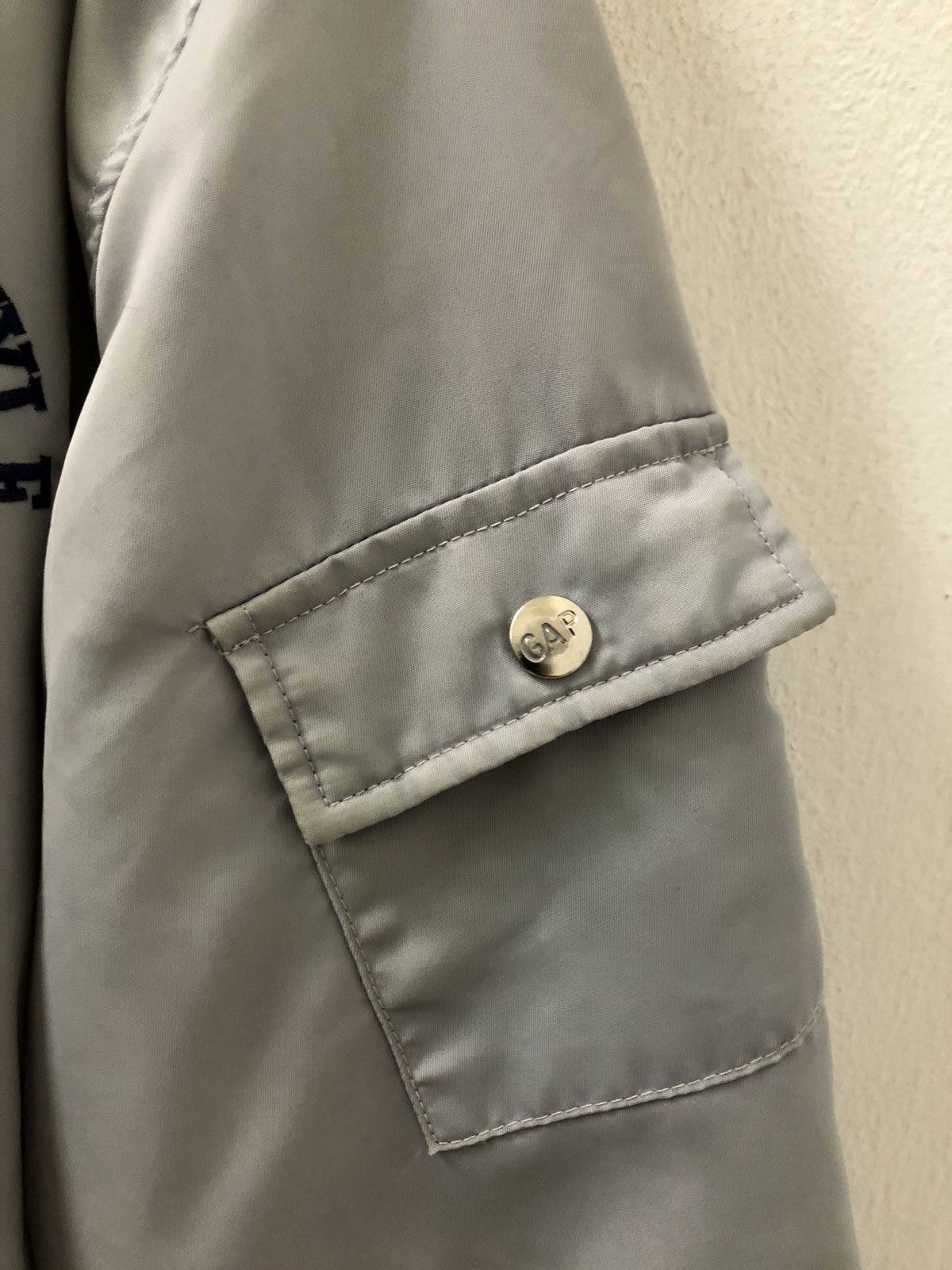 Gap × Vintage The Iconic Vintage Gap 90s Spellout Bomber Jacket Size US L / EU 52-54 / 3 - 7 Thumbnail