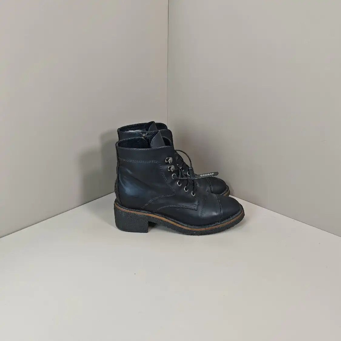 Chanel CHANEL black leather Women's ankle boots 35.5 Size US 5.5 / IT 35.5 - 2 Thumbnail