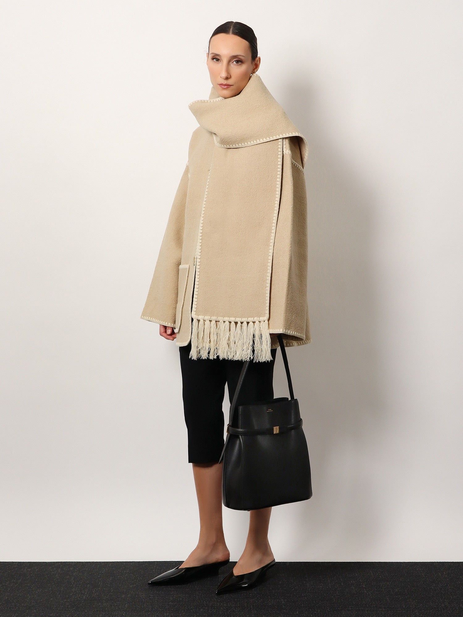 Toteme Belted Leather Bucket Bag Size ONE SIZE - 2 Thumbnail