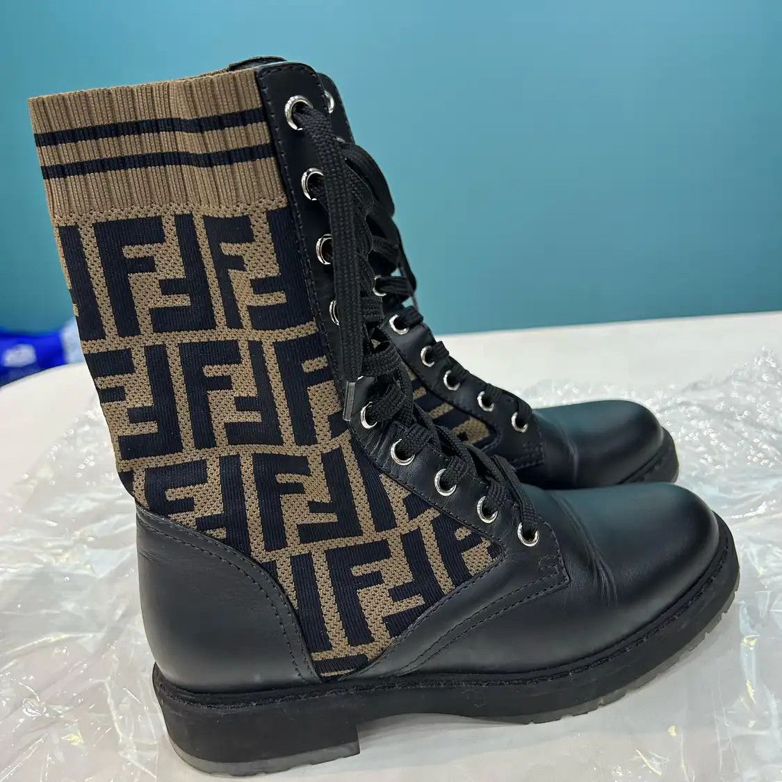 Fendi FENDI black leatherLOGO patchwork Women's ankle boots 35 Size US 5 / IT 35 - 4 Thumbnail