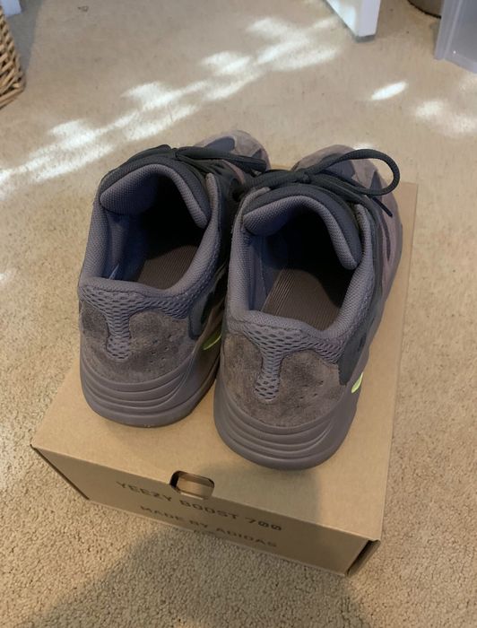 Yeezy 700 mauve on sale grailed