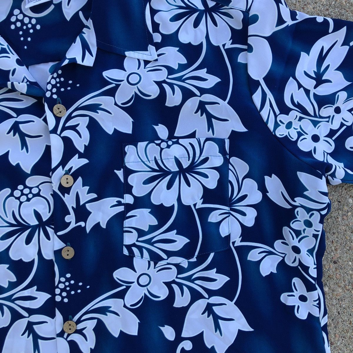 Vintage Vintage 90s Floral Leaves Hawaiian Blue Button Up Shirt Size US L / EU 52-54 / 3 - 4 Thumbnail