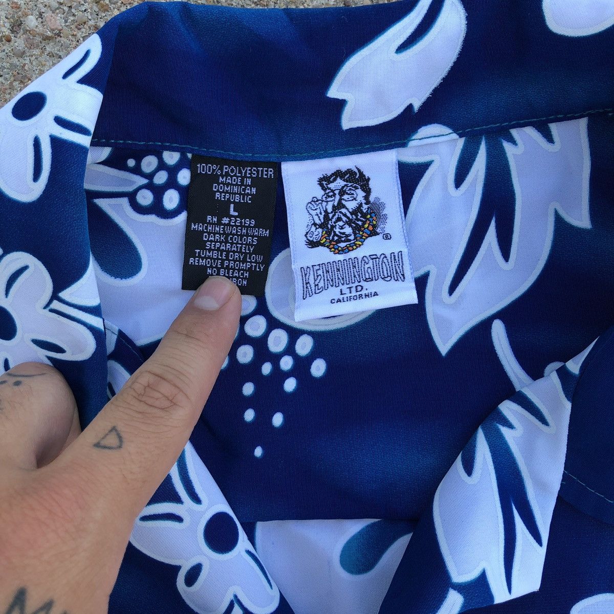 Vintage Vintage 90s Floral Leaves Hawaiian Blue Button Up Shirt Size US L / EU 52-54 / 3 - 3 Thumbnail