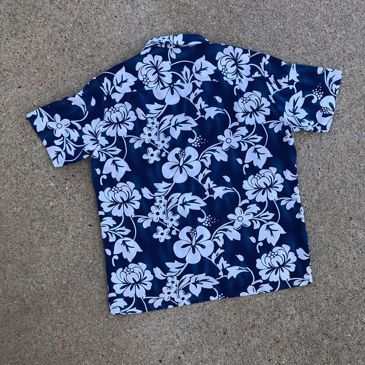 Vintage Vintage 90s Floral Leaves Hawaiian Blue Button Up Shirt Size US L / EU 52-54 / 3 - 2 Thumbnail