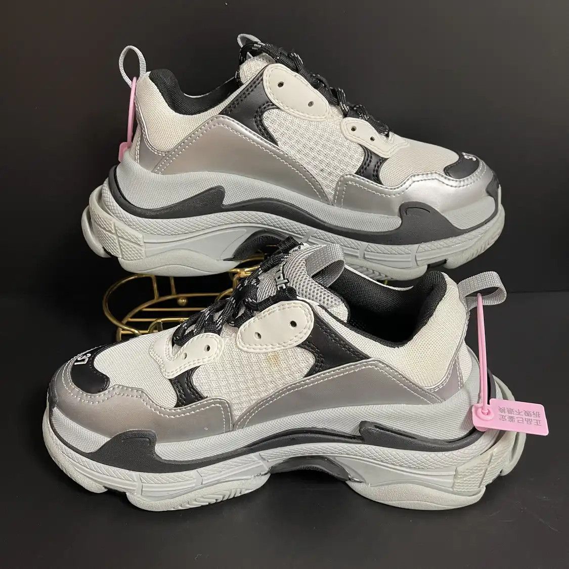 Balenciaga BALENCIAGA silver leather Women's casual sneakers 37 Size US 7 / IT 37 - 7 Thumbnail