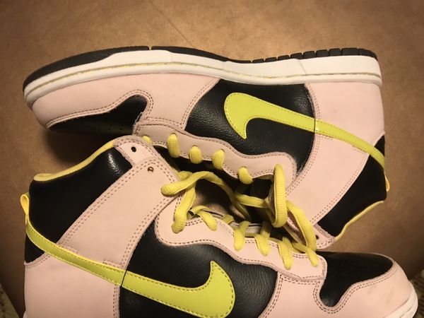 nike sb dunk miss piggy