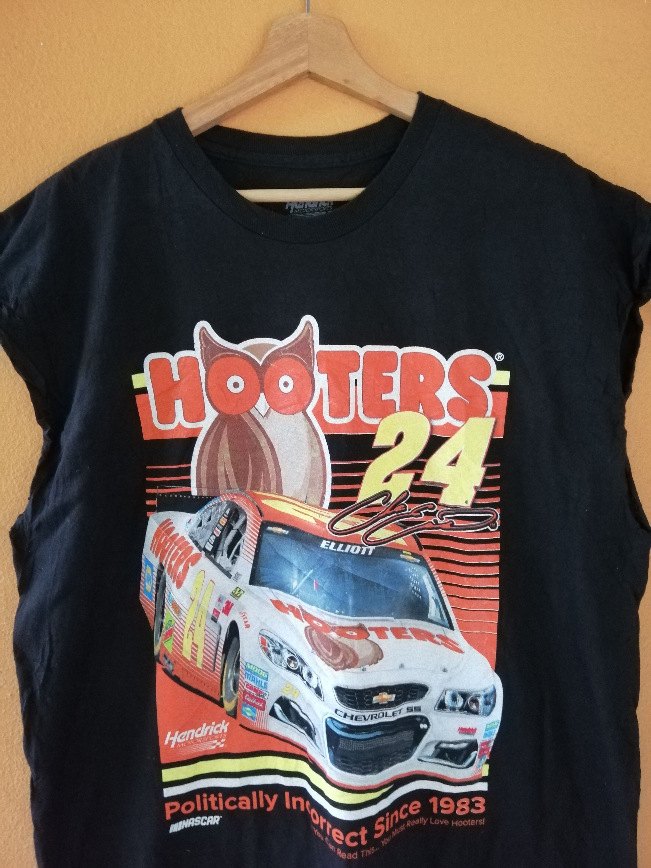 NASCAR × Vintage Vintage Hooters Chase Elliott 24 T-Shirt Size US L / EU 52-54 / 3 - 4 Thumbnail