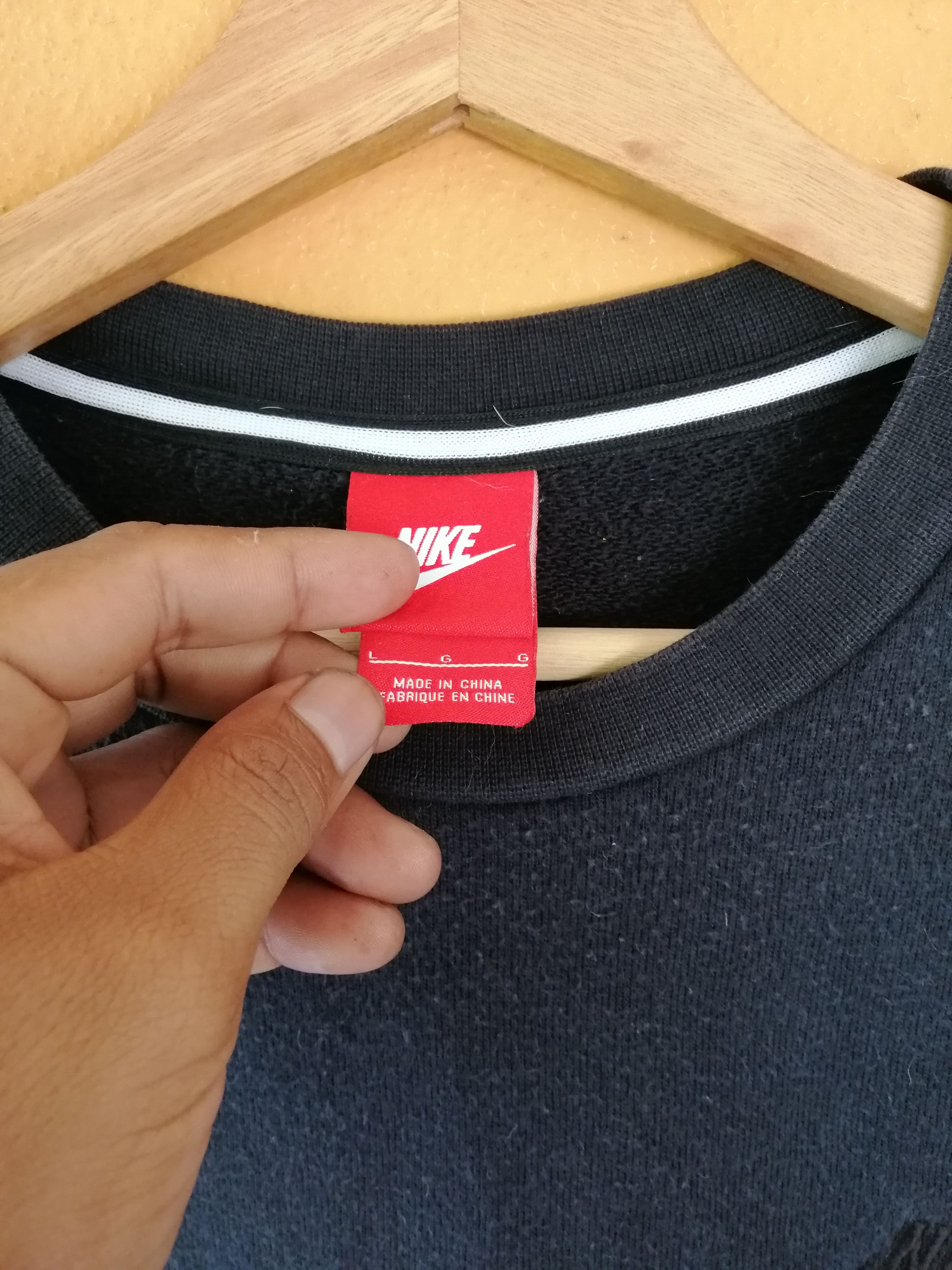 Nike Vintage NIKE Embroidery Small Logo Fullover Sweatshirts Size US L / EU 52-54 / 3 - 5 Thumbnail