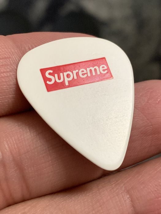 Supreme guitar outlet pick