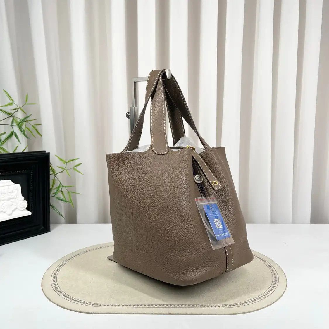 Hermes Hermes Picotin Lock 22 Dove Grey Clemence cowhide leather picotin handbag silver Size ONE SIZE - 2 Thumbnail