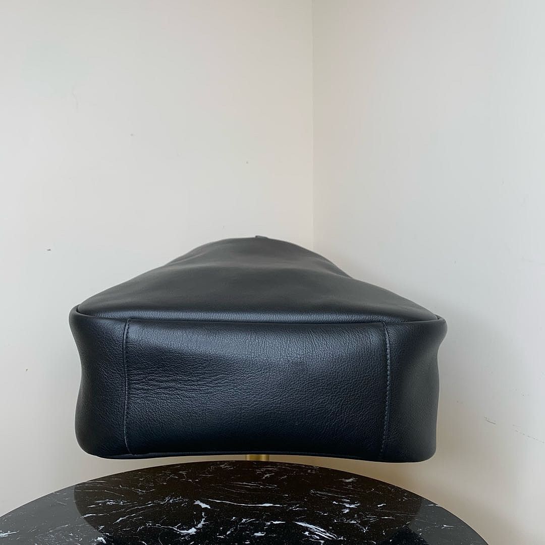 Saint Laurent Paris Saint Laurent Le 5 A 7 Leather Shoulder Bag Black Size ONE SIZE - 8 Thumbnail
