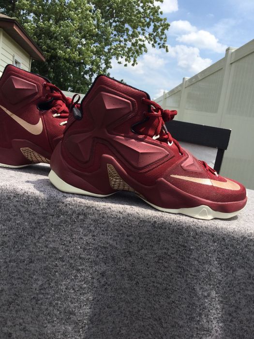 Lebron 13 outlet burgundy