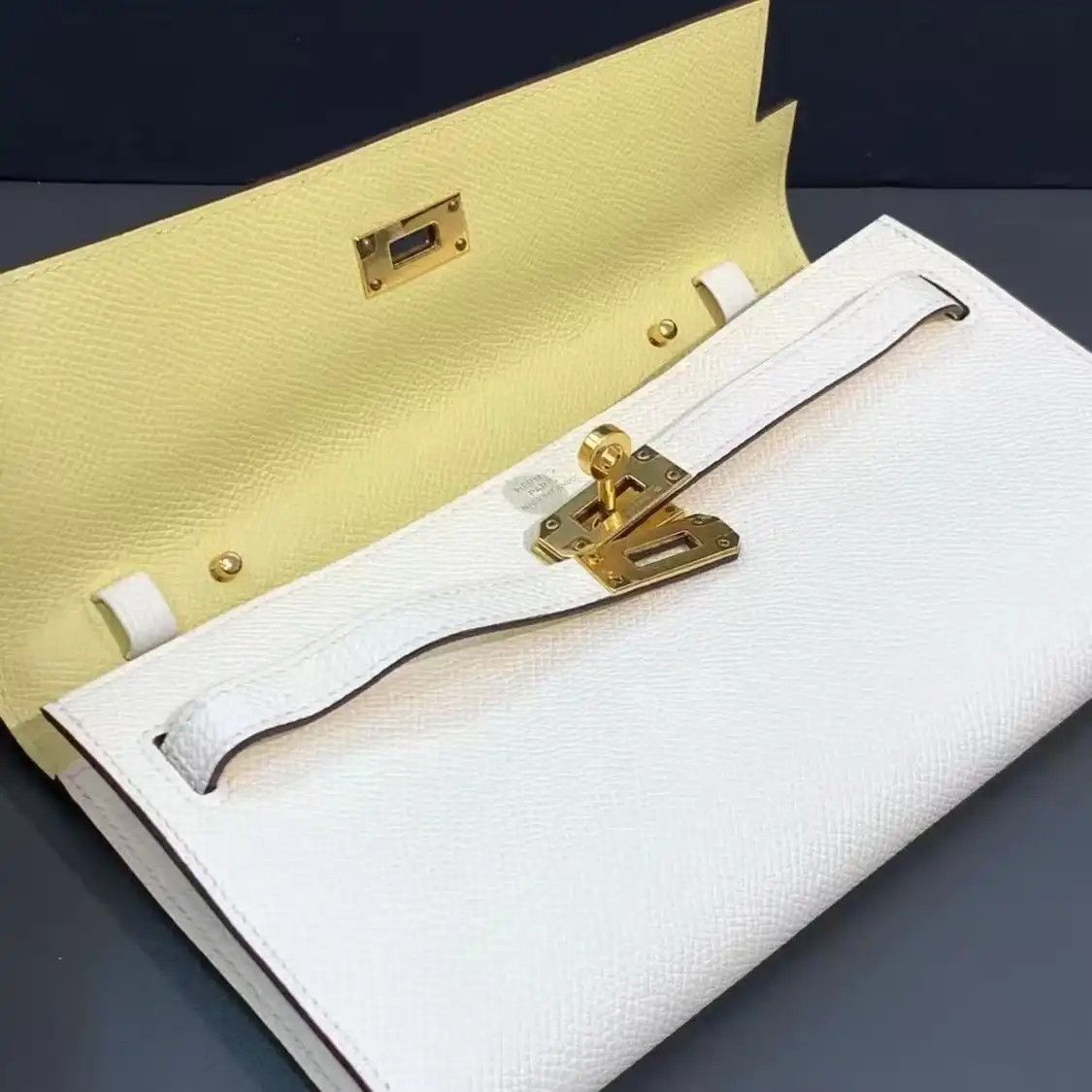 Hermes Hermes Kelly To Go 20 milkshake white Epsom cowhide leather crossbody bag gold h Size ONE SIZE - 7 Thumbnail