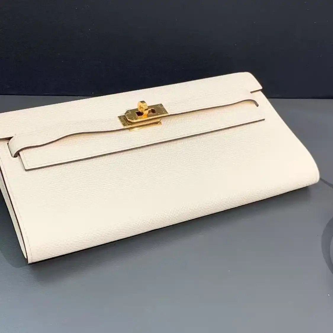 Hermes Hermes Kelly To Go 20 milkshake white Epsom cowhide leather crossbody bag gold h Size ONE SIZE - 4 Thumbnail
