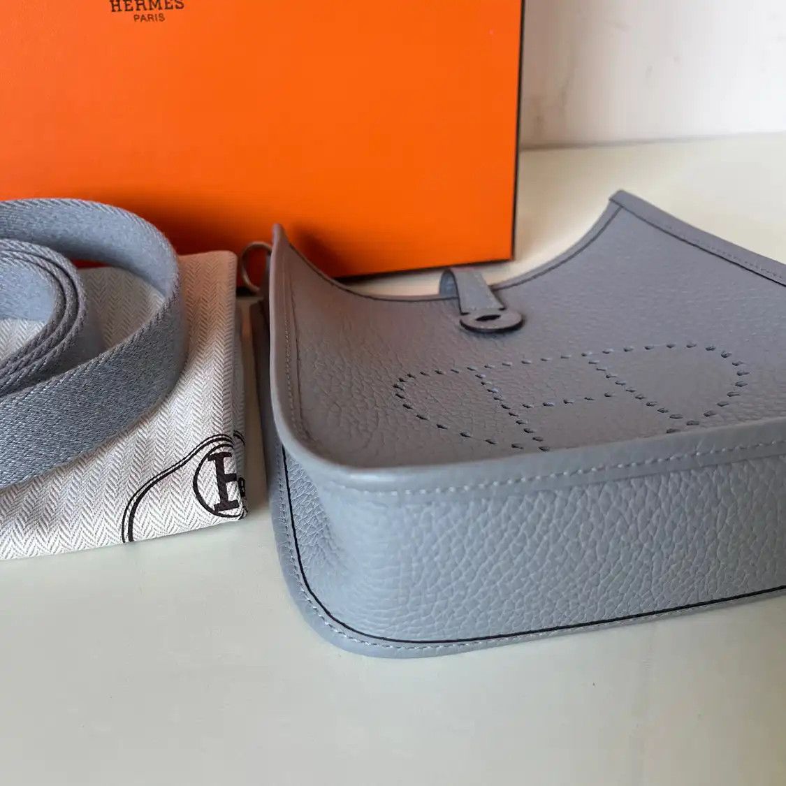 Hermes Hermes Evelyne mini wood grey Clemence cowhide leather cutout Evelyne crossbody Size ONE SIZE - 7 Thumbnail