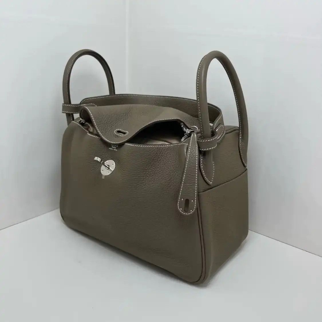 Hermes Hermes Lindy 30 Etoupe Clemence cowhide leather Lindy bag handbag silver hardwar Size ONE SIZE - 3 Thumbnail