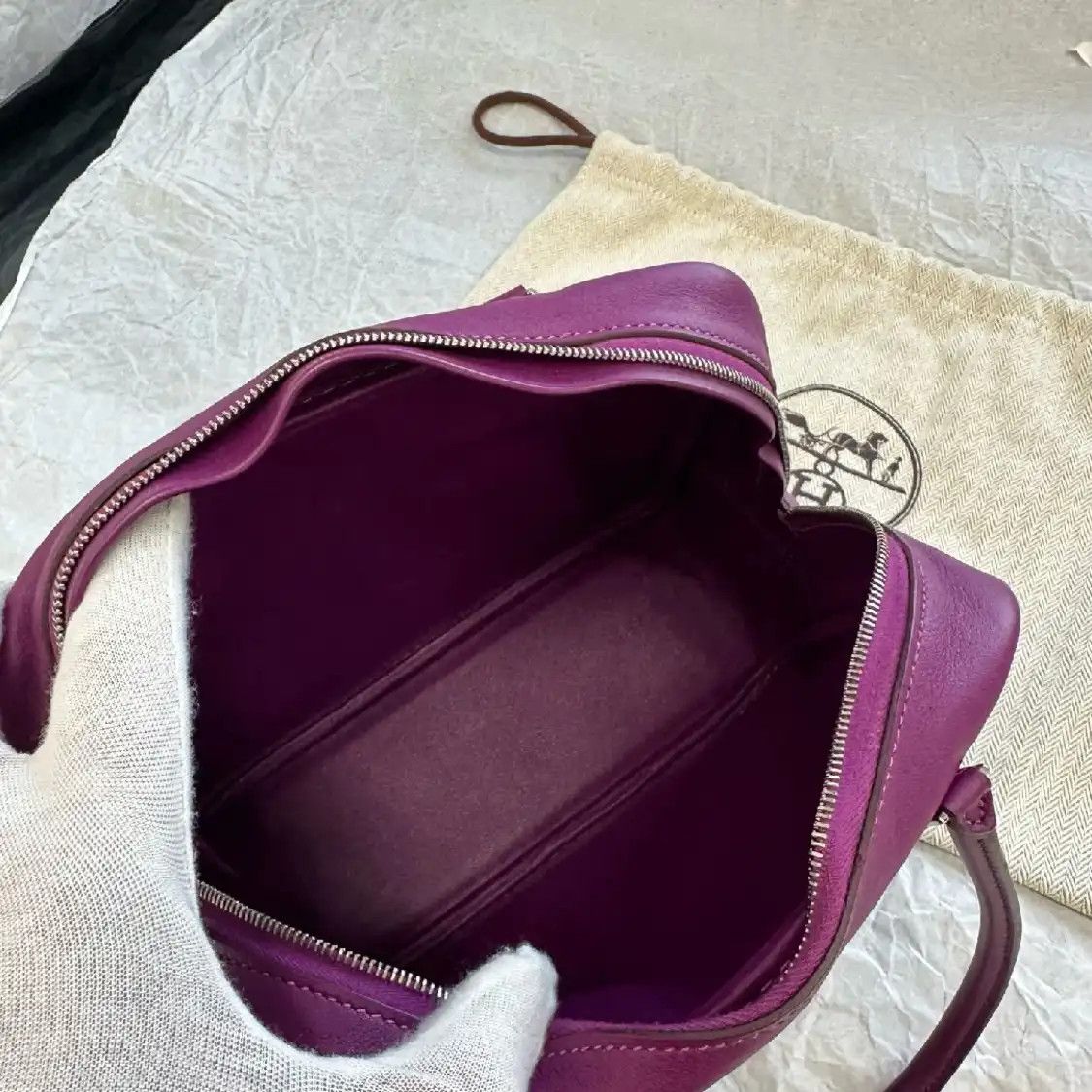 Hermes Hermes Plume Small rose purple sheepskin handbag silver hardware Size ONE SIZE - 8 Thumbnail