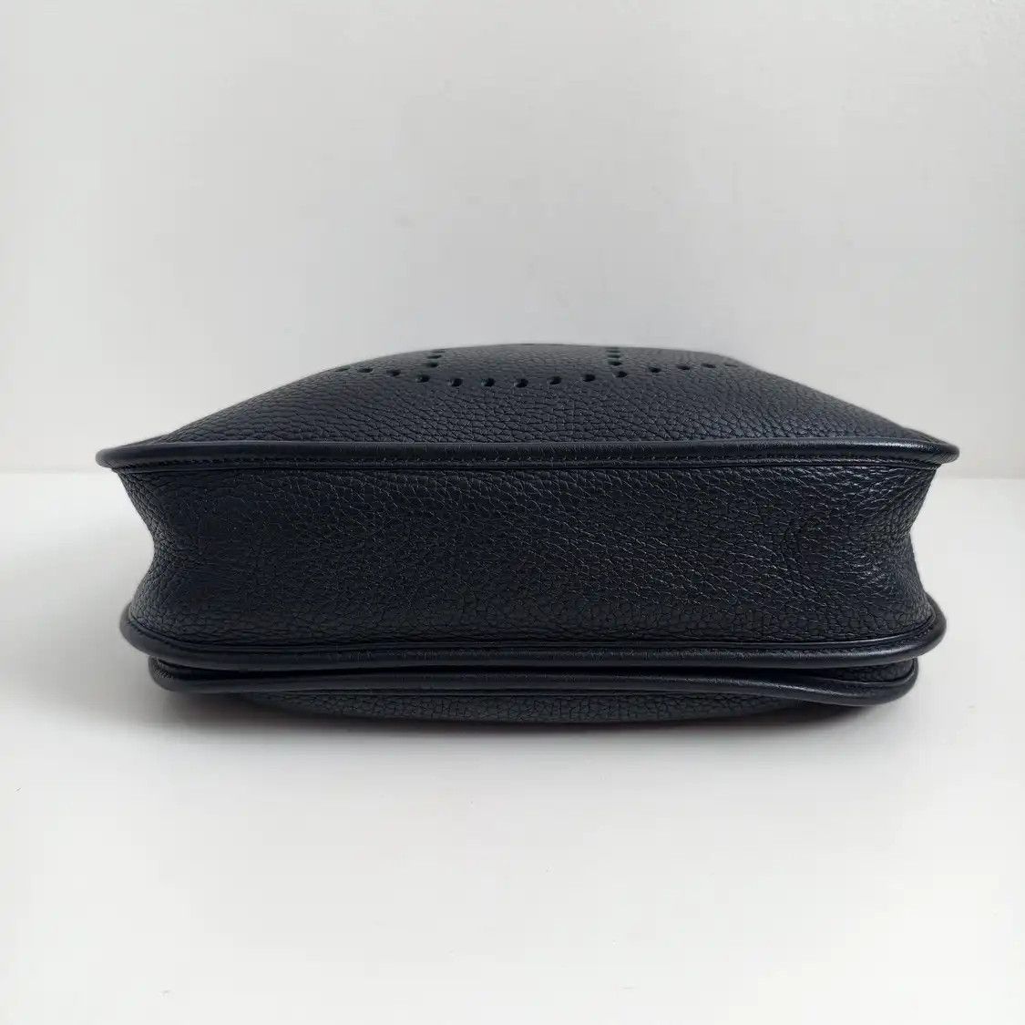 Hermes Hermes Evelyne PM black Clemence cowhide leather cutout Evelyne crossbody bag si Size ONE SIZE - 8 Thumbnail