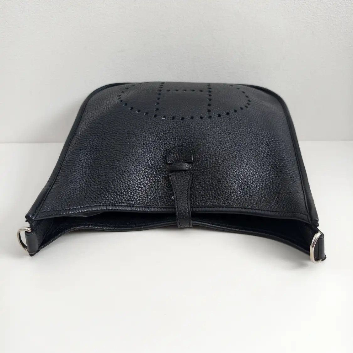 Hermes Hermes Evelyne PM black Clemence cowhide leather cutout Evelyne crossbody bag si Size ONE SIZE - 7 Thumbnail