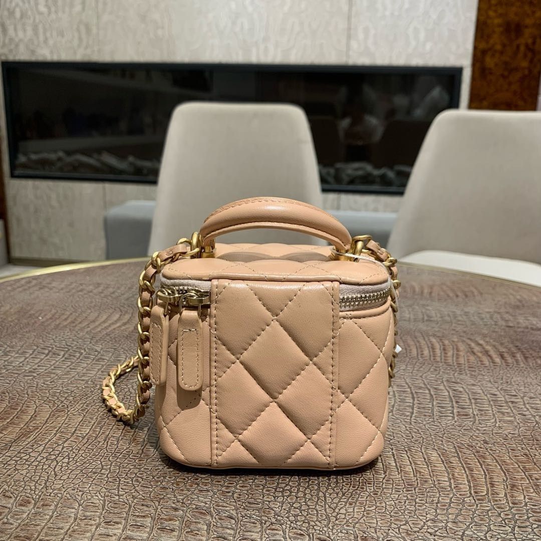 Chanel CHANEL Quilted Leather Chain Vanity Bag Size ONE SIZE Size ONE SIZE - 2 Thumbnail