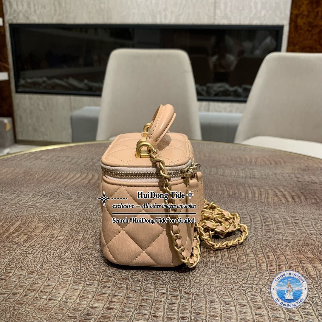 Chanel CHANEL Quilted Leather Chain Vanity Bag Size ONE SIZE Size ONE SIZE - 4 Thumbnail